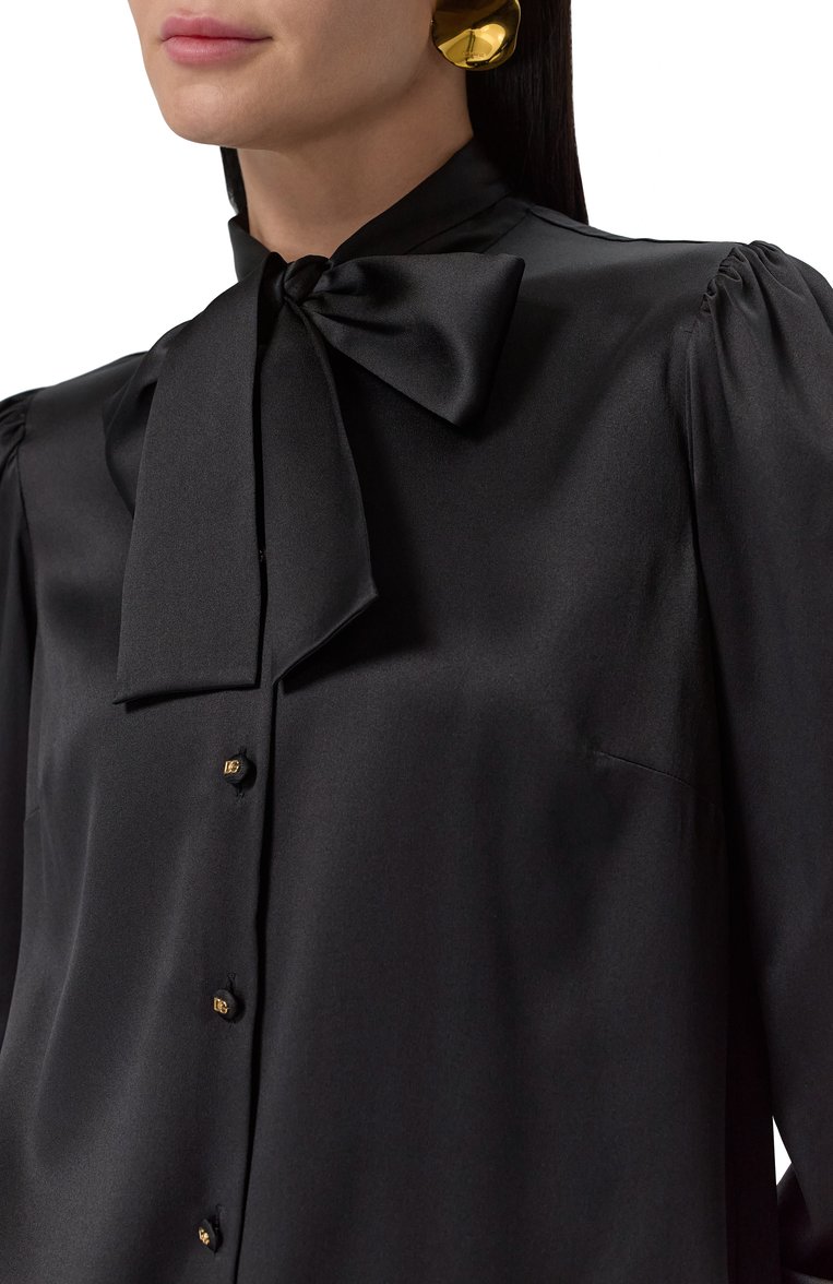 Женская атласная блузка DOLCE & GABBANA черного цвета, арт. F5P98T/FURAG | Фото 5 (Материал сплава: Проставлено; Драгоценные камни: Проставлено; Материал внешний: Шелк; Рукава: Длинные; Длина (для топов): Стандартные; Стили: Кэжуэл; Принт: Без принта; Женское Кросс-КТ: Блуза-одежда)