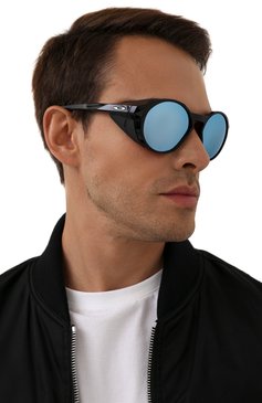 Женские солнцезащитные очки OAKLEY черного цвета, арт. 9440-944002 | Фото 3 (Кросс-КТ: С/з-унисекс; Региональные ограничения белый список (Axapta Mercury): Не проставлено, RU; Нос: Не проставлено; Материал: Пластик; Тип очков: С/з; Очки форма: Креативные, Круглые; Оптика Гендер: оптика-унисекс)