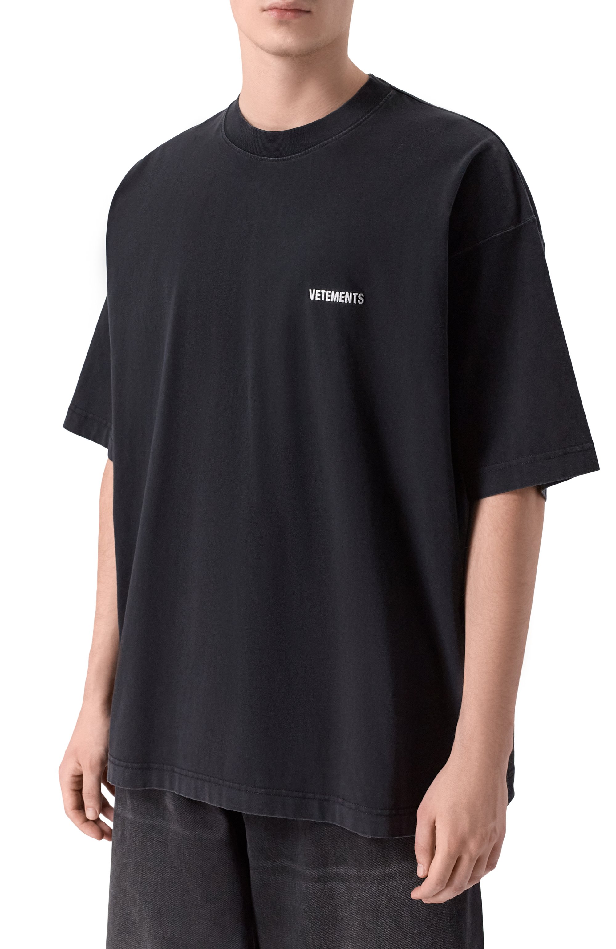 Хлопковая футболка VETEMENTS черного цвета по цене 49950 руб., арт. ME76TR138BW/1200 LIGHT JERSEY, фото 3 Хлопковая футболка VETEMENTS, арт. ME76TR138BW/1200 LIGHT JERSEY, фото 3