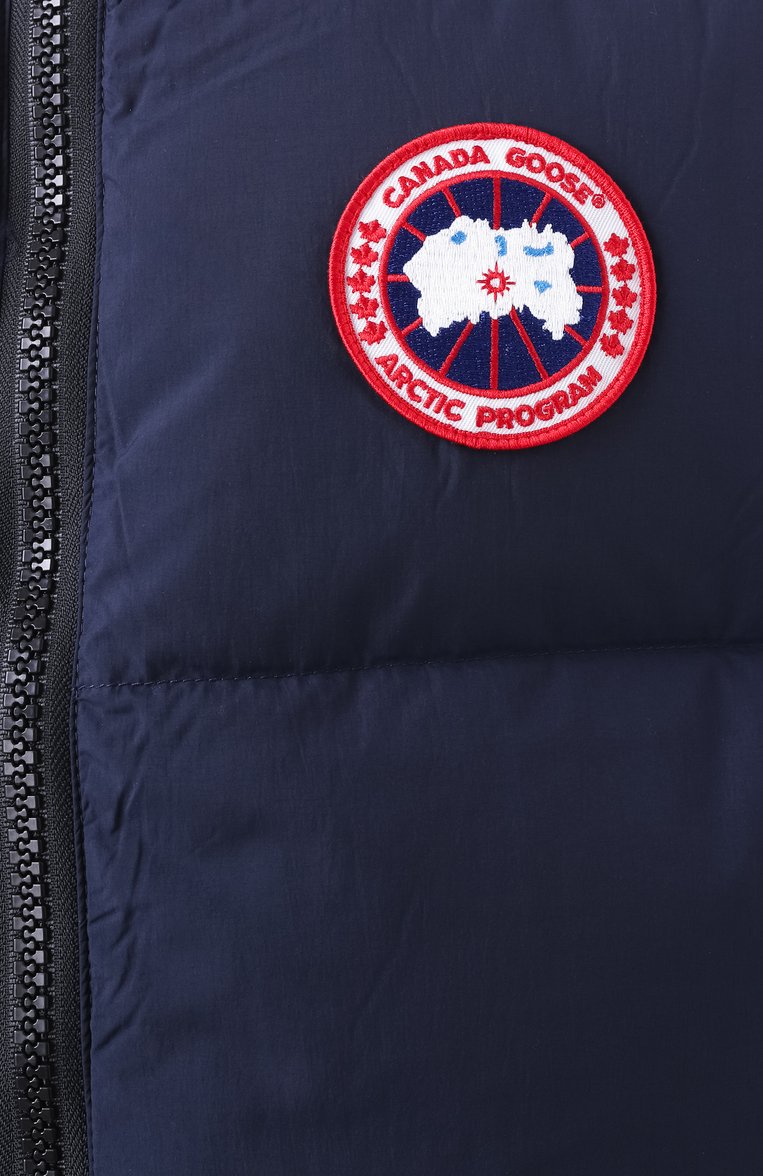 Мужской пуховый жилет CANADA GOOSE темно-синего цвета, арт. 2804M | Фото 6 (Материал внешний: Синтетический материал; Длина (верхняя одежда): Короткие; Материал подклада: Синтетический материал; Материал утеплителя: Пух и перо; Мужское Кросс-КТ: жилеты-объемные; Стили: Кэжуэл)