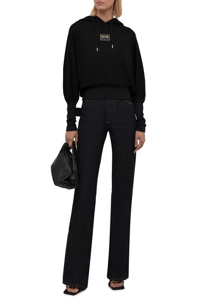 Худи VERSACE JEANS COUTURE черного цвета по цене 21200 руб., арт. 71HAI304-71DP304 FELPA FLUIDA BLACK/F0001, фото 2 Худи VERSACE JEANS COUTURE, арт. 71HAI304-71DP304 FELPA FLUIDA BLACK/F0001, фото 2