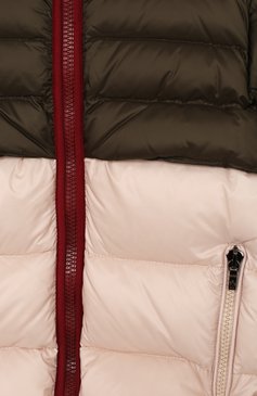 Детская пуховая куртка с капюшоном MONCLER ENFANT хаки цвета, арт. C2-954-45337-55-53048/4-6A | Фото 3 (Кросс-КТ: Зима; Девочки Кросс-КТ: Пуховик-верхняя одежда; Рукава: Длинные; Материал внешний: Синтетический материал, Пух и перо; Материал сплава: Проставлено, Проверено; Материал подклада: Синтетический материал; Статус проверки: Проверено, Проверена категория; Драгоценные камни: Проставлено)