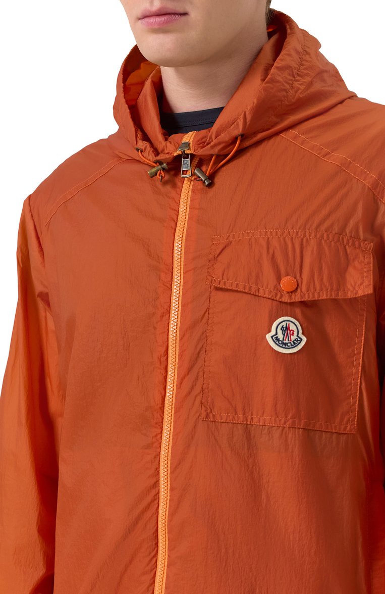 Мужская куртка MONCLER оранжевого цвета, арт. 1A00152/595F3 | Фото 5 (Материал внешний: Синтетический материал; Материал подклада: Синтетический материал; Длина (верхняя одежда): Короткие; Рукава: Длинные; Кросс-КТ: Легкие; Стили: Кэжуэл)