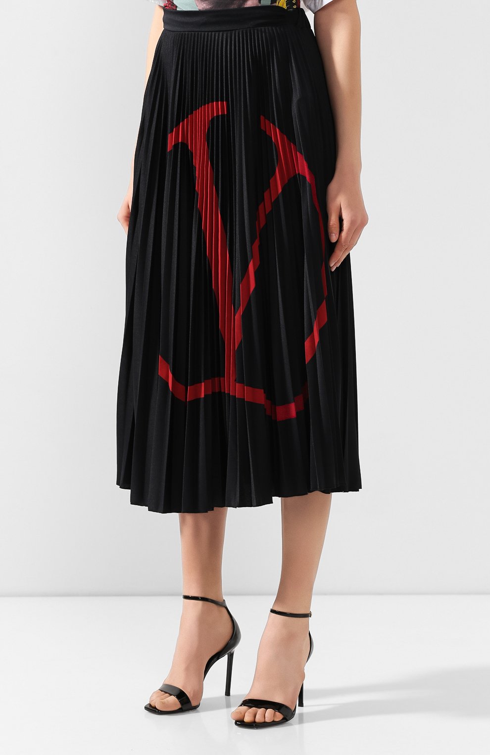 Плиссированная юбка VALENTINO черного цвета по цене 133500 руб., арт. SB3MD00Y4TJ, фото 3 Плиссированная юбка VALENTINO, арт. SB3MD00Y4TJ, фото 3