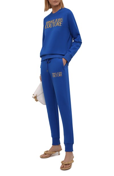 Хлопковые джоггеры VERSACE JEANS COUTURE синего цвета по цене 19300 руб., арт. 71HAAT04-71DP310 L0G0 F0IL S C0TT0N/CF00T, фото 2 Хлопковые джоггеры VERSACE JEANS COUTURE, арт. 71HAAT04-71DP310 L0G0 F0IL S C0TT0N/CF00T, фото 2