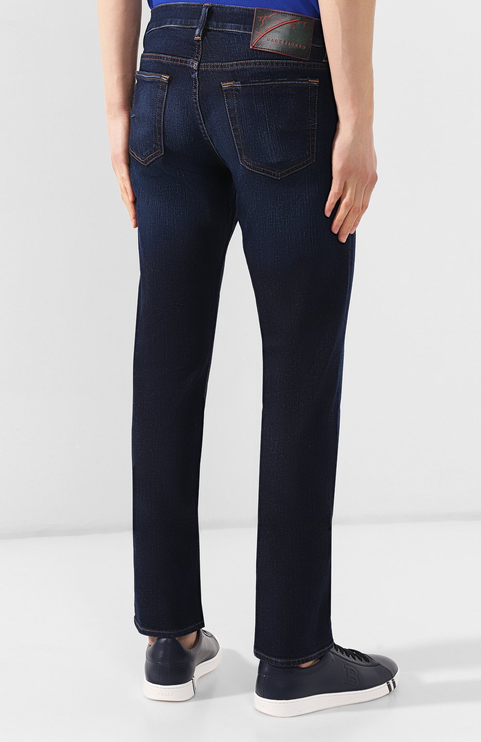 Джинсы прямого кроя HAND PICKED синего цвета по цене 32700 руб., арт. RAVELL0 C 01553-W2, фото 4 Джинсы прямого кроя HAND PICKED, арт. RAVELL0 C 01553-W2, фото 4