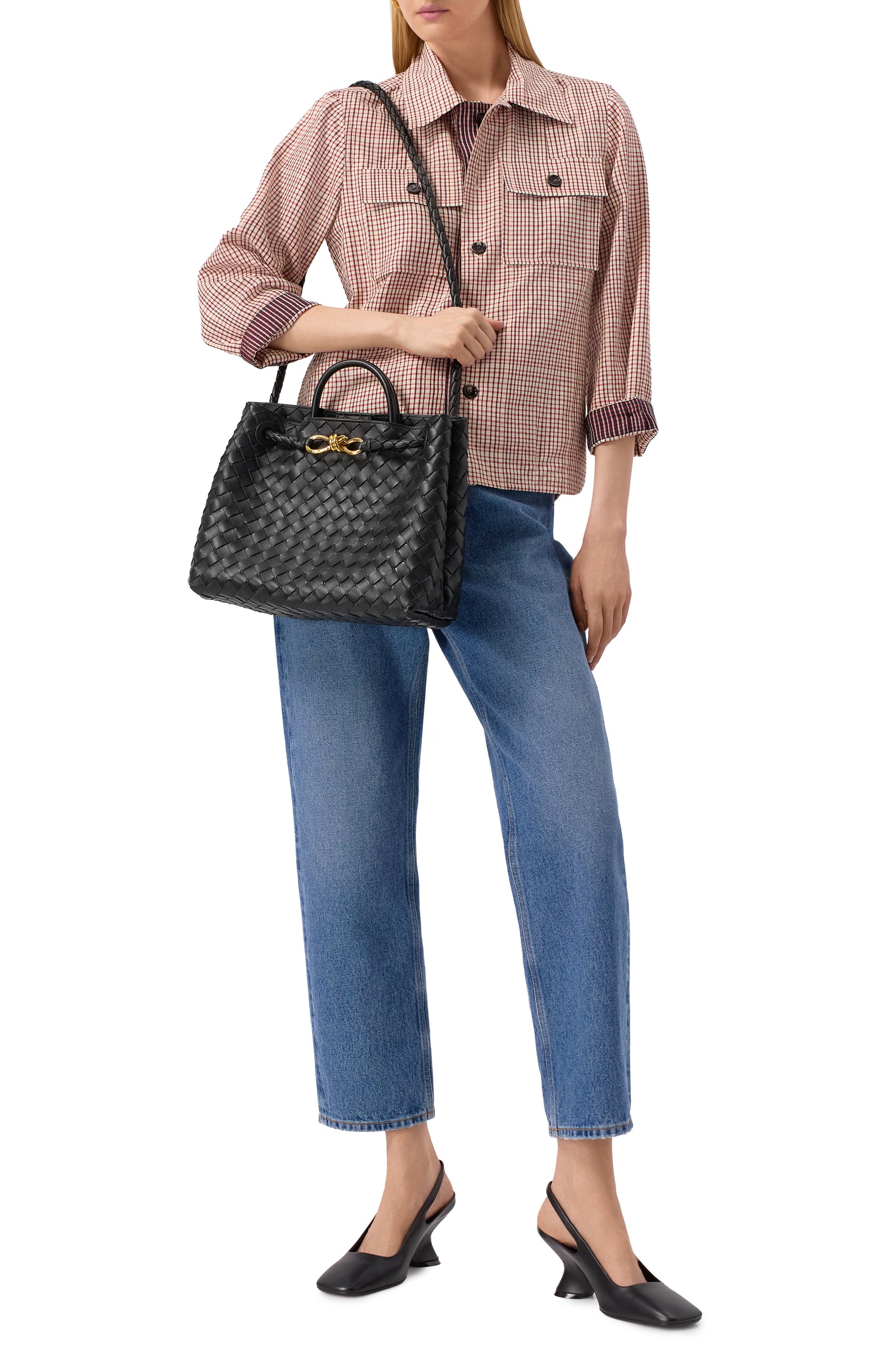 Сумка andiamo medium BOTTEGA VENETA черного цвета по цене 629500 руб., арт. 766016/VCPP1, фото 7 Сумка andiamo medium BOTTEGA VENETA, арт. 766016/VCPP1, фото 7
