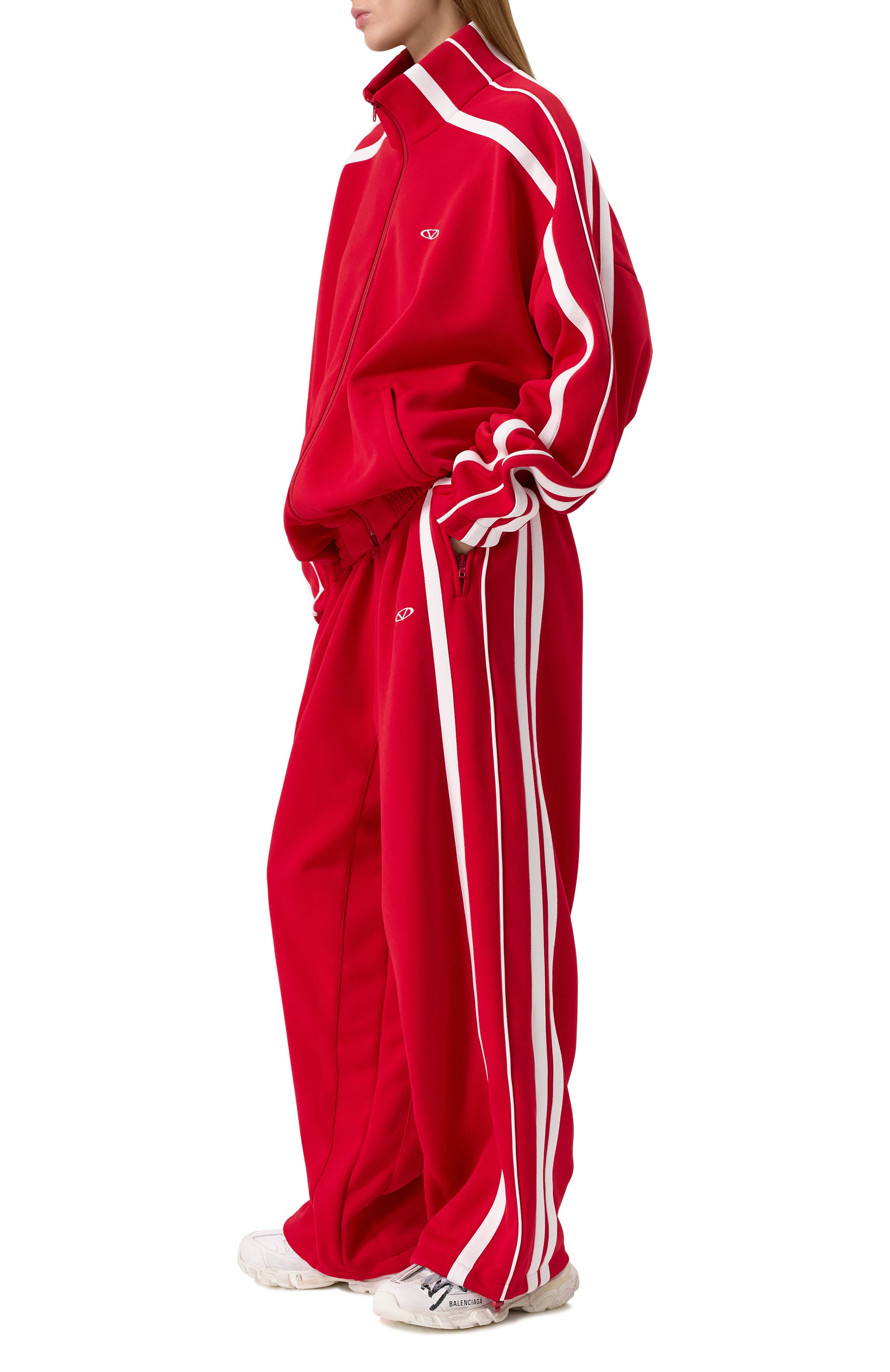 Брюки VETEMENTS красного цвета по цене 99500 руб., арт. UA66PA310R, фото 2 Брюки VETEMENTS, арт. UA66PA310R, фото 2