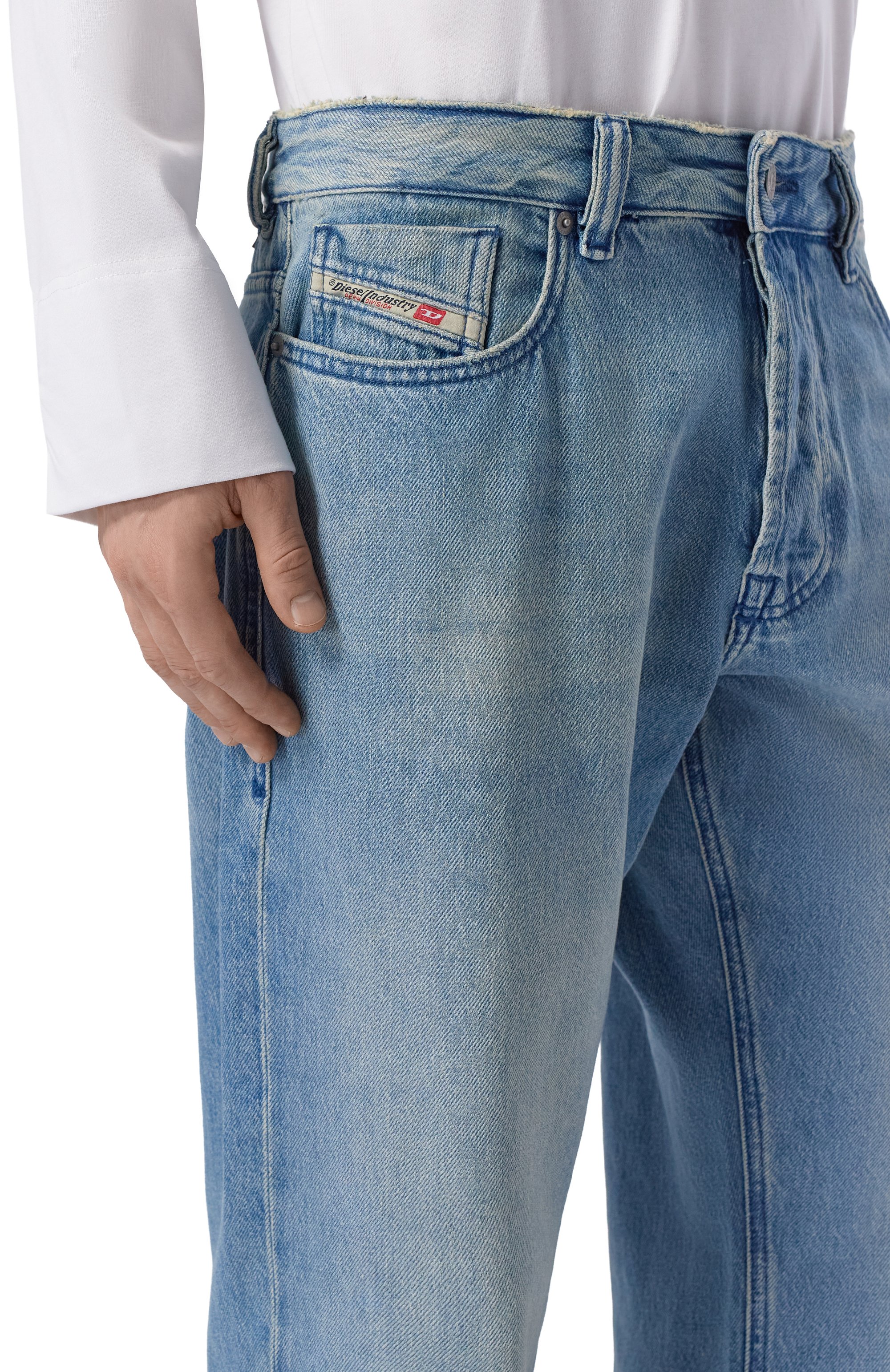 Джинсы 1980 d-eeper DIESEL голубого цвета по цене 21650 руб., арт. A15795/0BEBF, фото 5 Джинсы 1980 d-eeper DIESEL, арт. A15795/0BEBF, фото 5