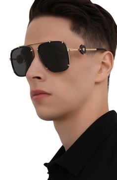 Женские солнцезащитные очки VERSACE черного цвета, арт. 2233-143887 | Фото 3 (Кросс-КТ: С/з-унисекс; Региональные ограничения белый список (Axapta Mercury): Не проставлено, RU; Нос: Не проставлено; Тип очков: С/з; Материал: Металл; Оптика Гендер: оптика-унисекс; Очки форма: Прямоугольные)