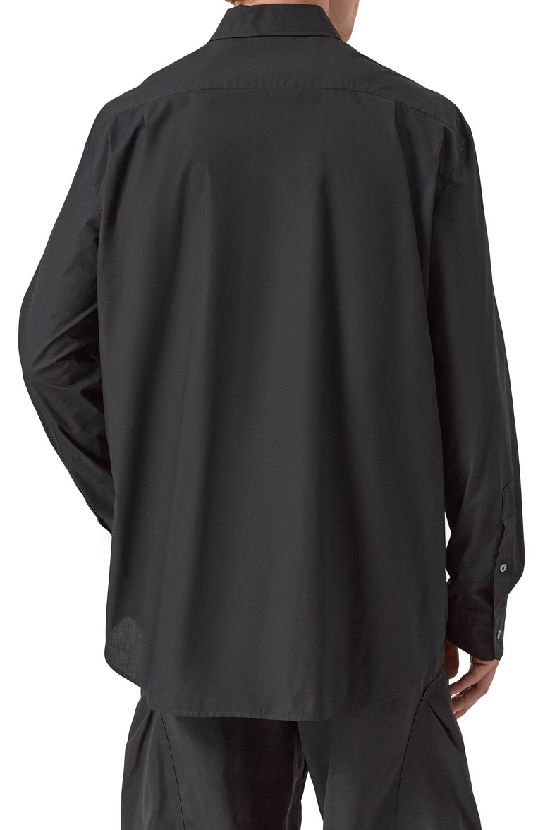 Мужская хлопковая рубашка ANN DEMEULEMEESTER черного цвета, арт. B0010522/FA555 | Фото 4 (Длина (для топов): Стандартные; Материал внешний: Хлопок; Рукава: Длинные; Воротник: Кент; Случай: Повседневный; Манжеты: На пуговицах; Стили: Кэжуэл; Принт: Однотонные)