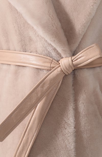 Шуба с поясом BLANCHA бежевого цвета по цене 166500 руб., арт. 19007/310/45/SILK, фото 5 Шуба с поясом BLANCHA, арт. 19007/310/45/SILK, фото 5