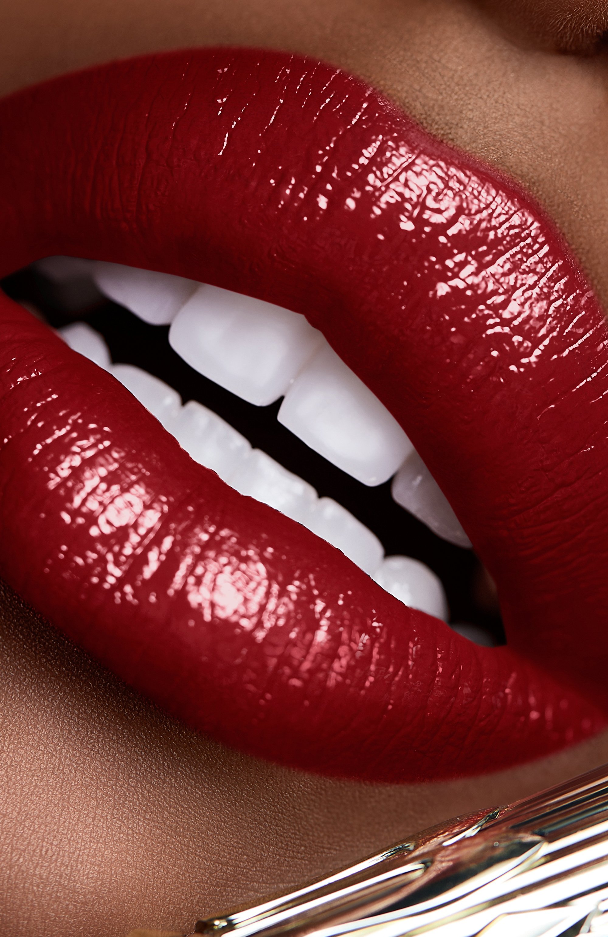 Помада-блеск для губ rouge stiletto glossy shine, оттенок red walk 146s (2g) CHRISTIAN LOUBOUTIN цвета по цене 6810 руб., арт. 8435415078207, фото 8 Помада-блеск для губ rouge stiletto glossy shine, оттенок red walk 146s (2g) CHRISTIAN LOUBOUTIN, арт. 8435415078207, фото 8