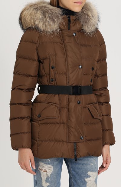 Стеганый пуховик с поясом и меховой отделкой капюшоном MONCLER, арт. C2-093-46877-25-68065, фото 3