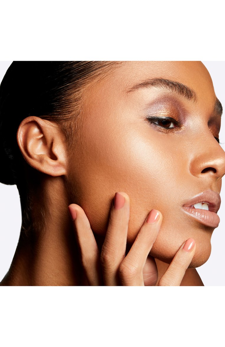 Компактная пудра extra dimension skinfinish, glow with it (9g) MAC  цвета, арт. MLGK-06 | Фото 6 (Региональные ограничения белый список (Axapta Mercury): Не проставлено; Финишное покрытие: Сияющий; Нос: Не проставлено)