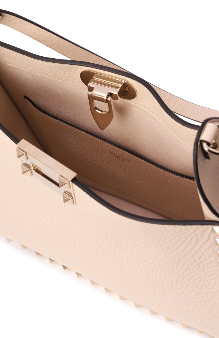 Женская сумка rockstud VALENTINO кремового цвета, арт. 6W2B0N04/TIH | Фото 5 (Драгоценные камни: Проставлено; Ремень/цепочка: На ремешке; Материал сплава: Проставлено; Размер: medium; Материал: Натуральная кожа)