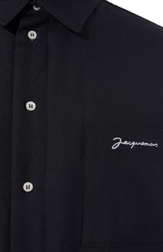 Мужская куртка-рубашка из вискозы JACQUEMUS темно-синего цвета, арт. 23H/236SH105-1359 | Фото 5 (Кросс-КТ: Куртка, Ветровка; Рукава: Длинные; Материал сплава: Проставлено; Материал внешний: Вискоза; Драгоценные камни: Проставлено; Длина (верхняя одежда): Короткие; Материал подклада: Хлопок; Стили: Кэжуэл)