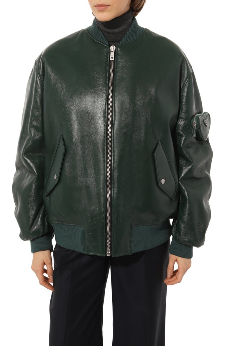 Женская кожаная куртка PRADA зеленого цвета, арт. 58A079-1ZFE-F0L76 | Фото 3 (Длина (верхняя одежда): Короткие; Рукава: Длинные; Материал внешний: Натуральная кожа; Кросс-КТ: Куртка, Легкие; Женское Кросс-КТ: Замша и кожа; Стили: Гранж)