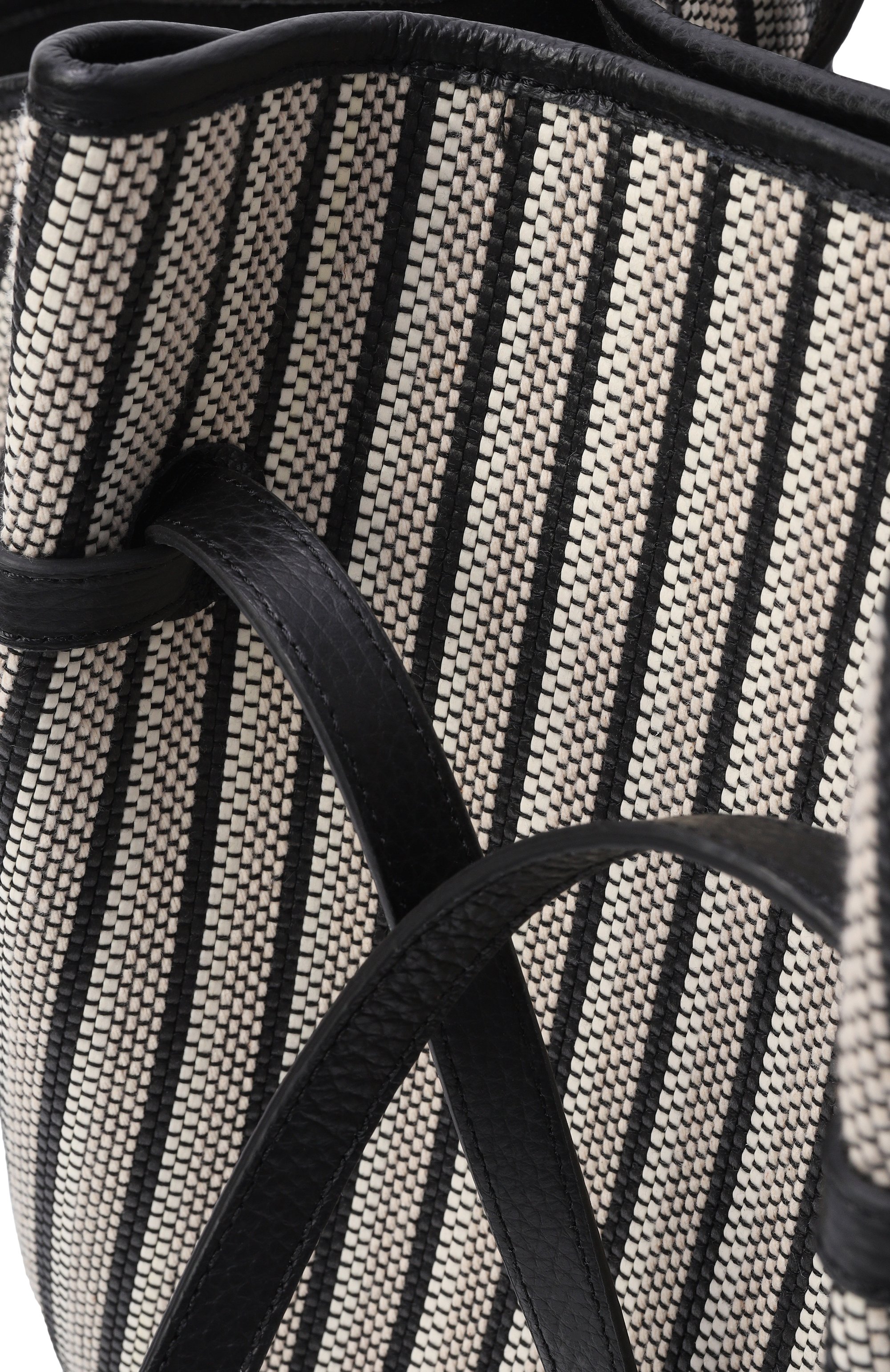 Сумка-тоут mochi xl YUZEFI светло-бежевого цвета по цене 103500 руб., арт. XL M0CHI/W0VEN CANVAS, фото 6 Сумка-тоут mochi xl YUZEFI, арт. XL M0CHI/W0VEN CANVAS, фото 6