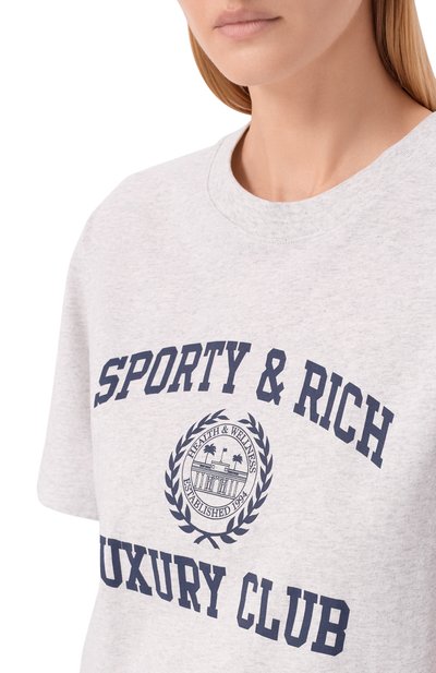 Хлопковая футболка luxury club SPORTY AND RICH серого цвета по цене 13600 руб., арт. T01087842GY03/S&R LUXURY CLUB T-SHIRT, фото 5 Хлопковая футболка luxury club SPORTY AND RICH, арт. T01087842GY03/S&R LUXURY CLUB T-SHIRT, фото 5