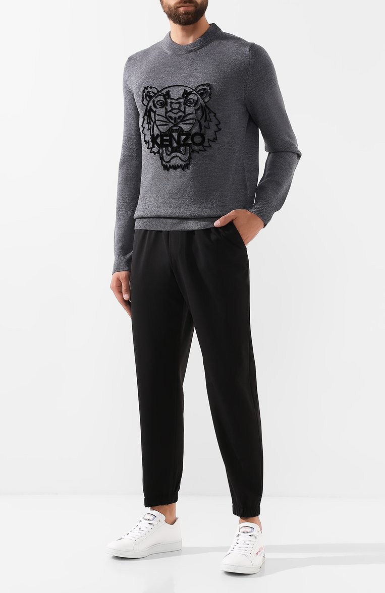 Мужской шерстяной джемпер KENZO серого цвета, арт. F965PU2133XB | Фото 2 (Длина (для топов): Стандартные; Мужское Кросс-КТ: Джемперы; Рукава: Длинные; Материал внешний: Шерсть; Статус проверки: Проверено, Проверена категория; Вырез: Круглый; Принт: С принтом; Стили: Кэжуэл)