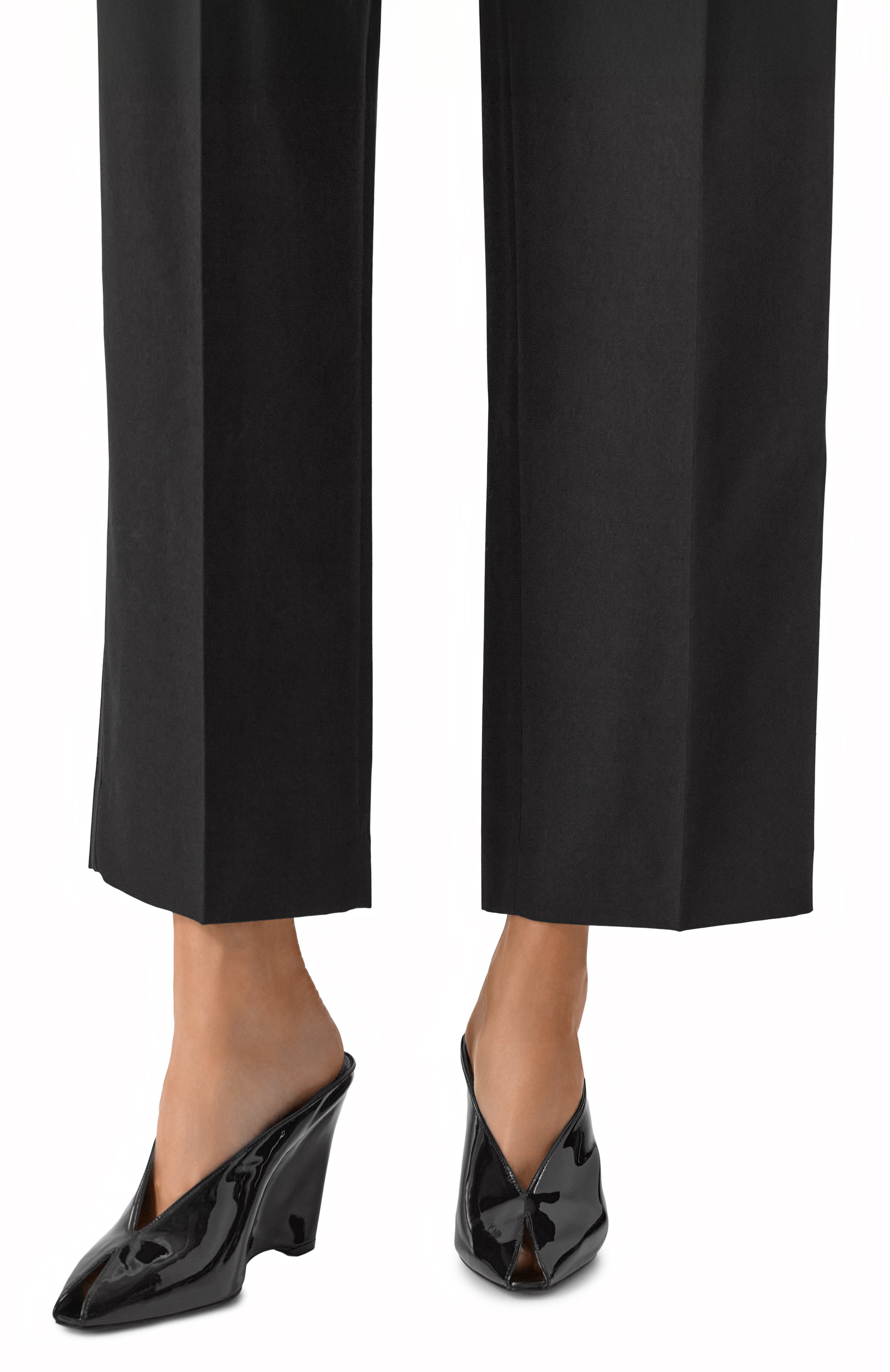 Лакированные мюли FERRAGAMO черного цвета по цене 118500 руб., арт. 01K874/787572, фото 2 Лакированные мюли FERRAGAMO, арт. 01K874/787572, фото 2