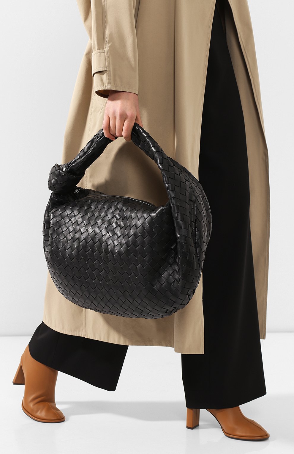 Сумка jodie medium BOTTEGA VENETA черного цвета по цене 539500 руб., арт. 600263/VCPP0, фото 2 Сумка jodie medium BOTTEGA VENETA, арт. 600263/VCPP0, фото 2