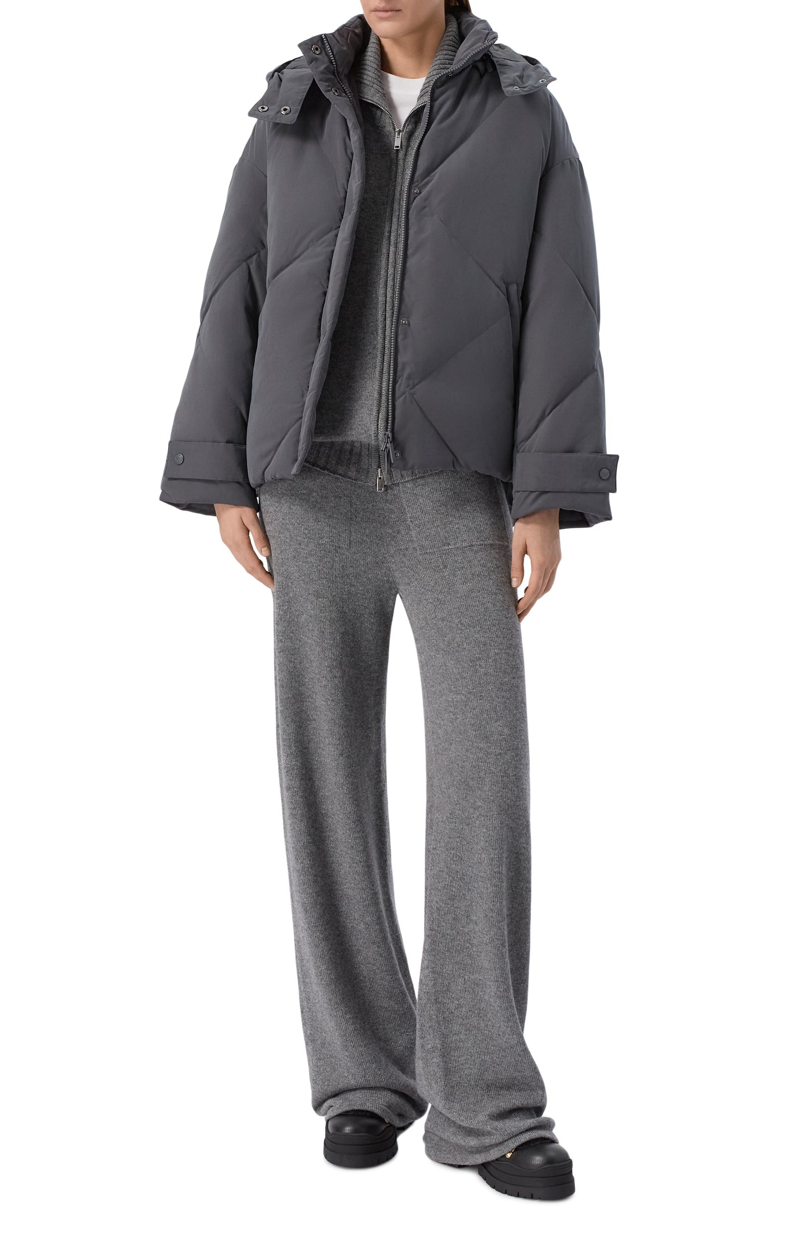 Пуховик EMPORIO ARMANI темно-серого цвета по цене 92600 руб., арт. EW001386/AF24387, фото 2 Пуховик EMPORIO ARMANI, арт. EW001386/AF24387, фото 2