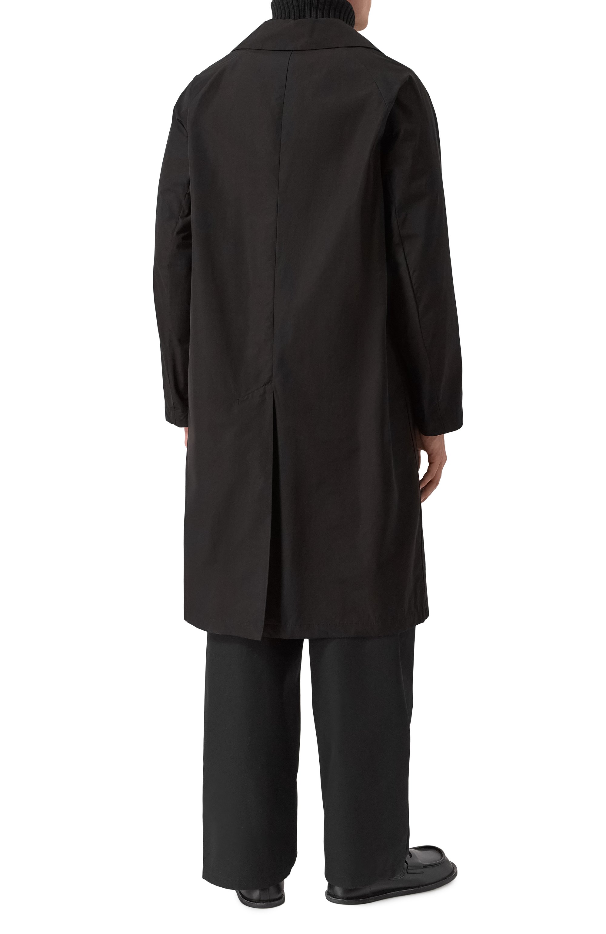 Плащ HEVO черного цвета по цене 79150 руб., арт. SURB0 S 130/H725, фото 4 Плащ HEVO, арт. SURB0 S 130/H725, фото 4