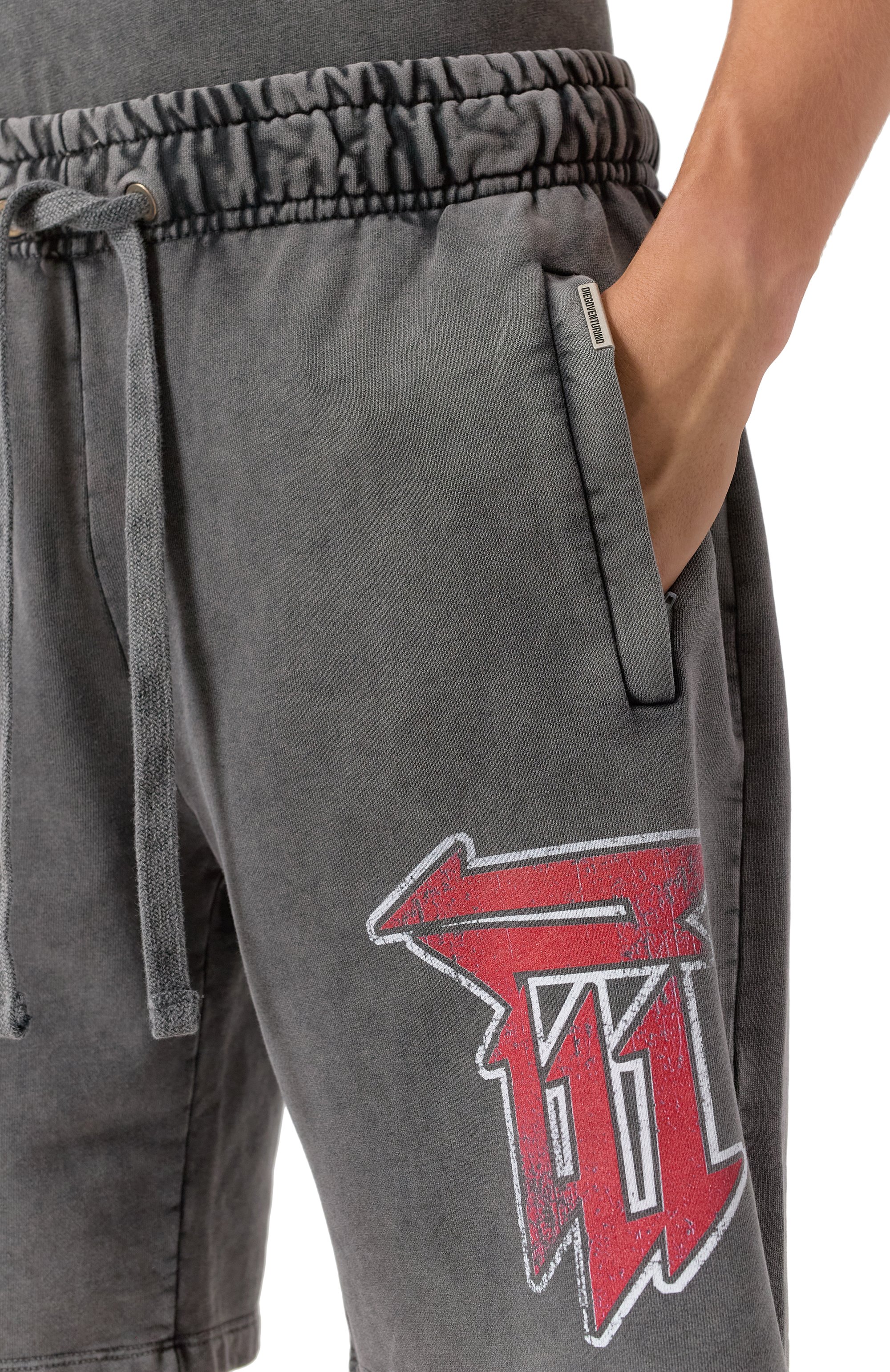 Хлопковые шорты DIEGO VENTURINO темно-серого цвета по цене 33950 руб., арт. DVSRTDVC90, фото 5 Хлопковые шорты DIEGO VENTURINO, арт. DVSRTDVC90, фото 5