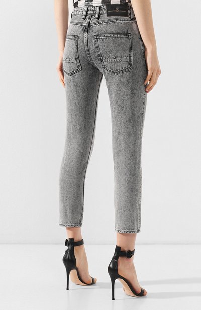 Укороченные джинсы GOLDEN GOOSE DELUXE BRAND серого цвета по цене 29100 руб., арт. G34WP008.A3, фото 4 Укороченные джинсы GOLDEN GOOSE DELUXE BRAND, арт. G34WP008.A3, фото 4