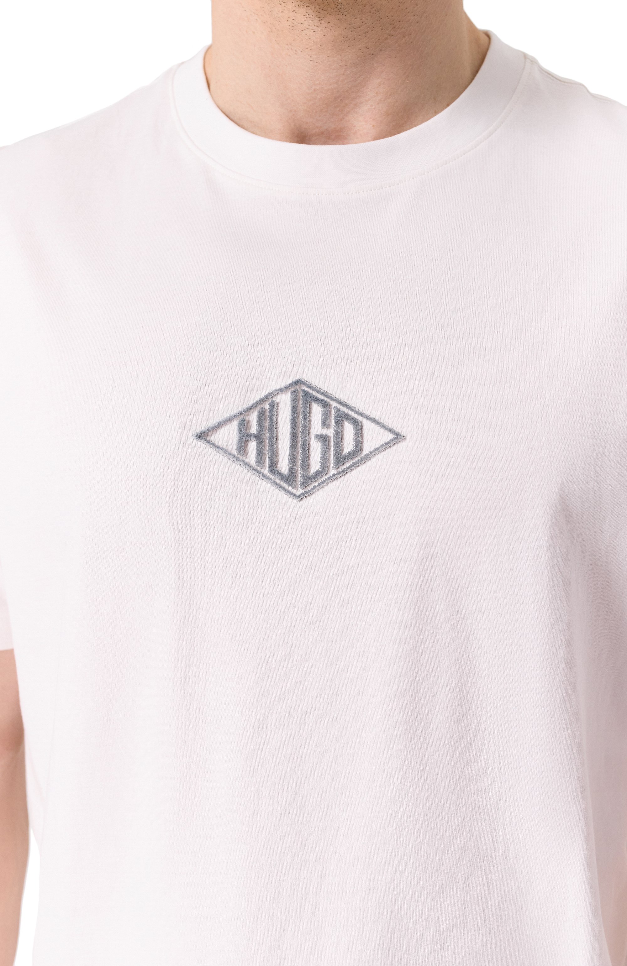 Хлопковая футболка HUGO белого цвета по цене 10500 руб., арт. 50534951, фото 5 Хлопковая футболка HUGO, арт. 50534951, фото 5