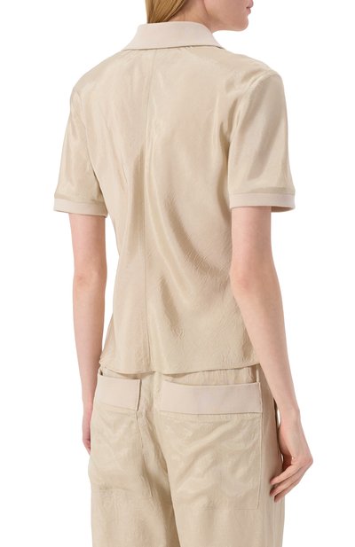 Поло YUZEFI бежевого цвета по цене 35150 руб., арт. YUZSS25-RW-TP08-04, фото 4 Поло YUZEFI, арт. YUZSS25-RW-TP08-04, фото 4