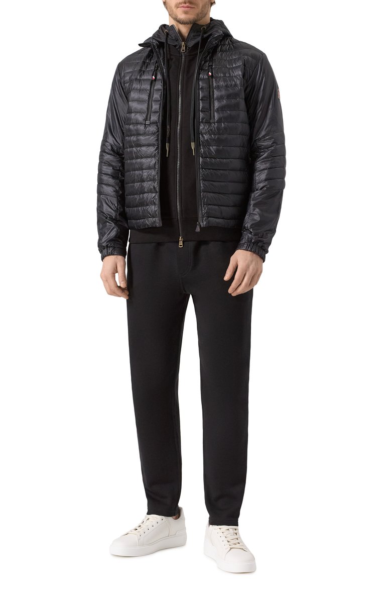 Мужская пуховая куртка althaus MONCLER GRENOBLE черного цвета, арт. 1A00013/595B1 | Фото 2 (Материал внешний: Синтетический материал; Материал подклада: Синтетический материал; Длина (верхняя одежда): Короткие; Рукава: Длинные; Мужское Кросс-КТ: Куртка-пуховая, Подстежка; Стили: Кэжуэл; Кросс-КТ: Утепленные; Материал утеплителя: Пух и перо; Автоматизация ТО: Проставлено; Автоматизация состава: Проставлено)