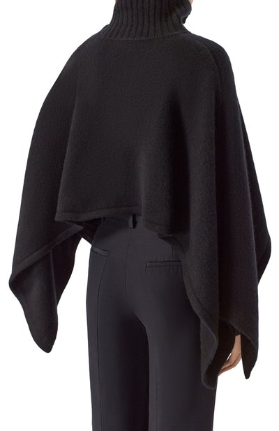 Кашемировая накидка YVES SALOMON черного цвета по цене 97500 руб., арт. 26WAA504XXMACA, фото 4 Кашемировая накидка YVES SALOMON, арт. 26WAA504XXMACA, фото 4