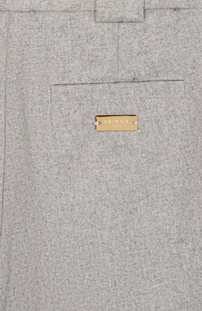Шерстяные брюки BALMAIN светло-серого цвета по цене 56650 руб., арт. BZ6A40, фото 3 Шерстяные брюки BALMAIN, арт. BZ6A40, фото 3