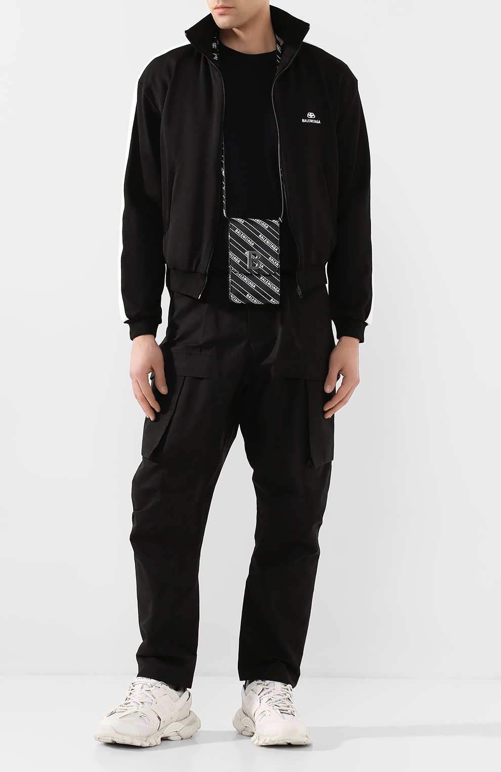 Толстовка BALENCIAGA черного цвета по цене 119000 руб., арт. 601727/TGV04, фото 2 Толстовка BALENCIAGA, арт. 601727/TGV04, фото 2