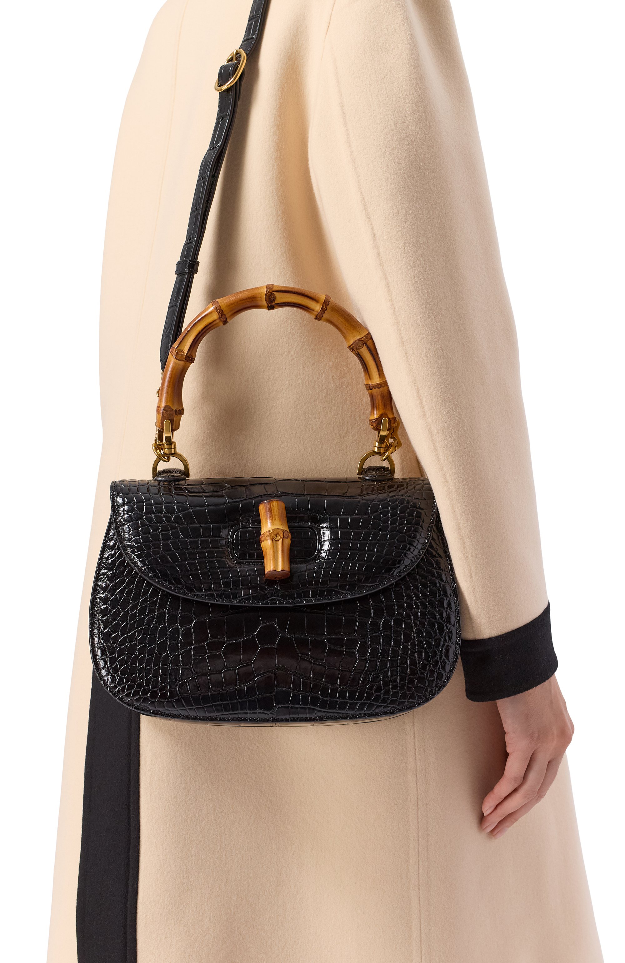 Сумка bamboo 1947 из кожи аллигатора GUCCI черного цвета по цене 4233600 руб., арт. 679632 E1KIX, фото 2 Сумка bamboo 1947 из кожи аллигатора GUCCI, арт. 679632 E1KIX, фото 2