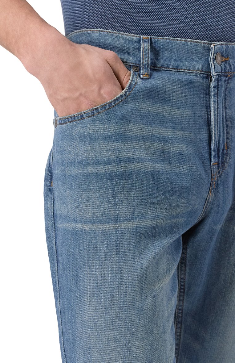 Мужские джинсы straight 7 FOR ALL MANKIND синего цвета, арт. 7T121U03 | Фото 5 (Материал внешний: Хлопок, Лен, Деним; Длина (брюки, джинсы): Стандартные; Детали: Делаве; Стили: Повседневный; Кросс-КТ: Деним; Силуэт М (брюки): Прямые; Автоматизация состава: Проставлено; Автоматизация ТО: Проставлено)