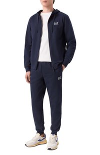 Темно-синий