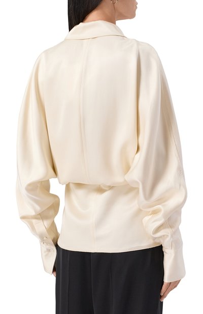Блузка из вискозы TOTEME кремового цвета по цене 84850 руб., арт. 253-WRT0543-FB0382, фото 4 Блузка из вискозы TOTEME, арт. 253-WRT0543-FB0382, фото 4