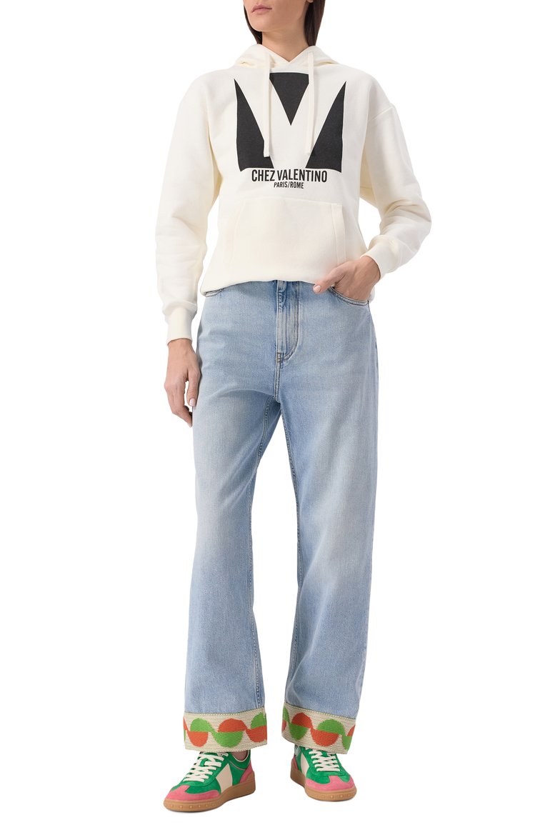 Женские джинсы VALENTINO голубого цвета, арт. 6B3DD18Y94W | Фото 2 (Длина (брюки, джинсы): Стандартные; Материал внешний: Хлопок, Деним; Силуэт Ж (брюки и джинсы): Прямые; Стили: Кэжуэл; Детали: Вышивка, Делаве; Кросс-КТ: Деним)