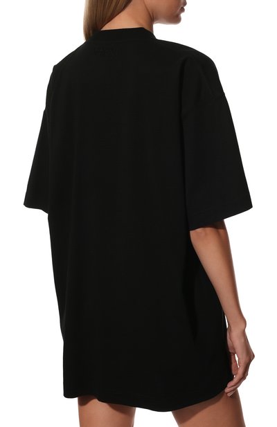 Хлопковая футболка VETEMENTS черного цвета по цене 26750 руб., арт. UA53TR110B 1610/W, фото 4 Хлопковая футболка VETEMENTS, арт. UA53TR110B 1610/W, фото 4