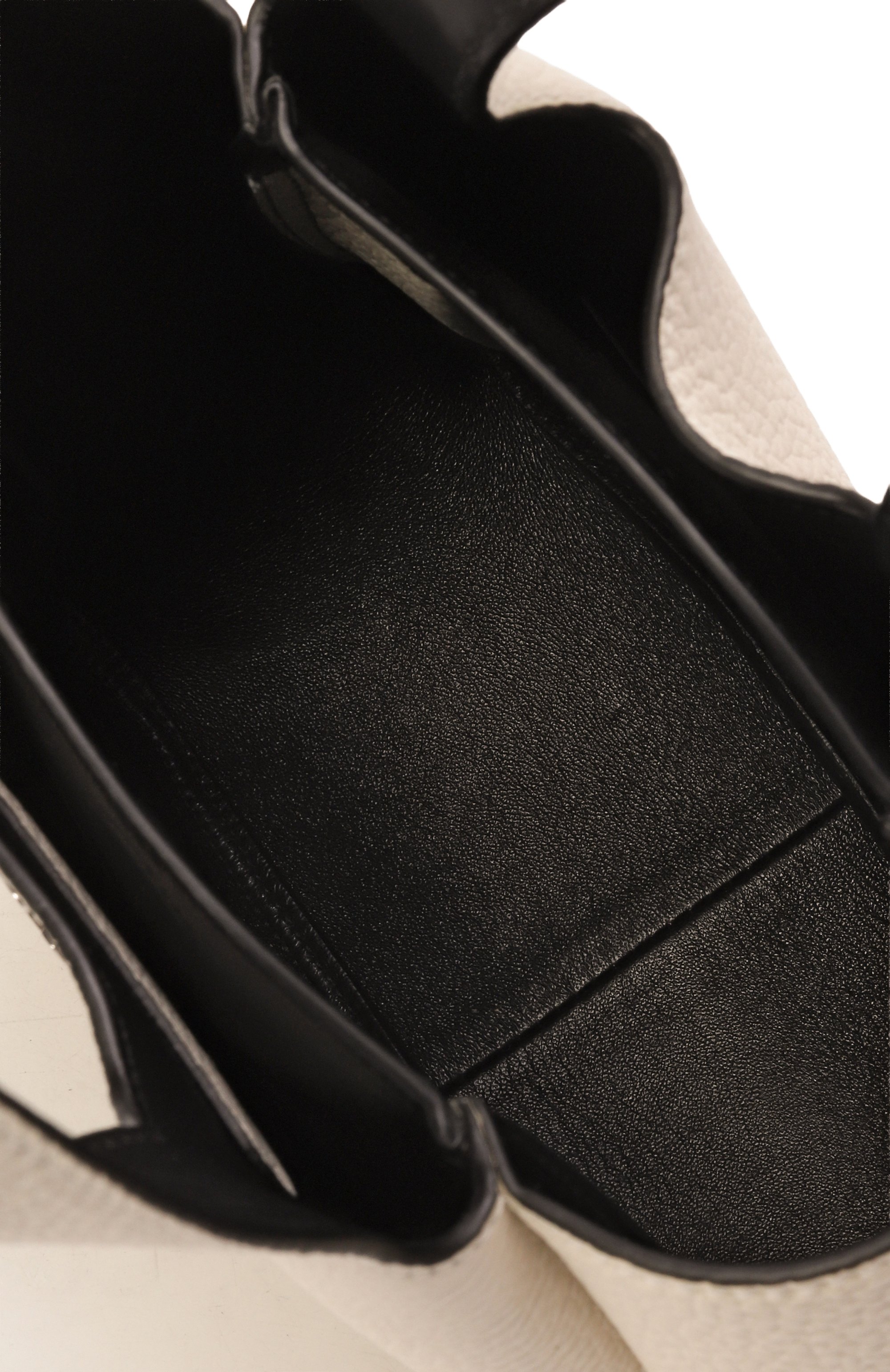 Сумка PRADA кремового цвета по цене 358000 руб., арт. 1BA349/2DKV, фото 5 Сумка PRADA, арт. 1BA349/2DKV, фото 5