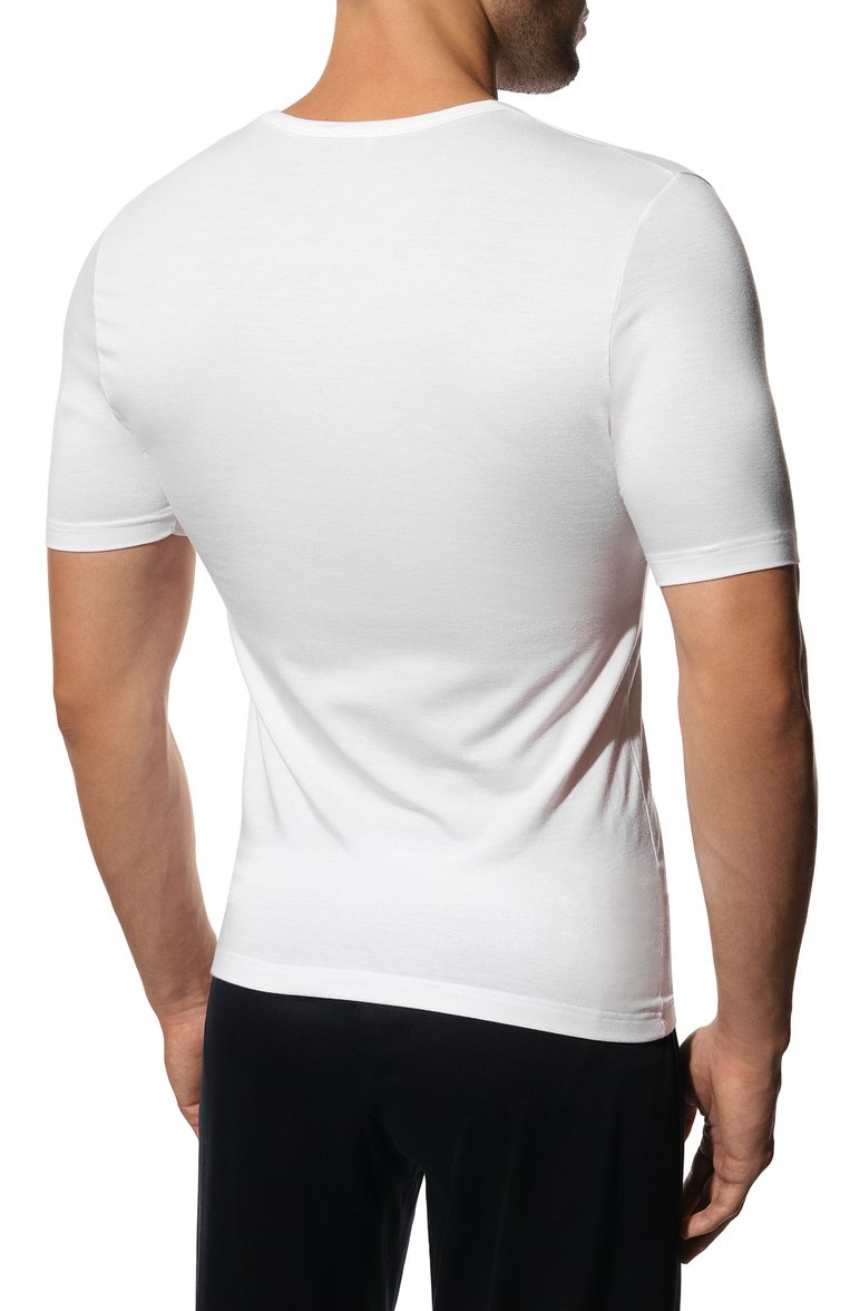 Мужская футболка ZIMMERLI белого цвета, арт. 700-1339 | Фото 4 (Рукава: Короткие; Длина (для топов): Стандартные; Мужское Кросс-КТ: Футболка-белье; Кросс-КТ: домашняя одежда; Статус проверки: Проверена категория; Материал внешний: Синтетический материал; Ювелирные украшения: Назначено)