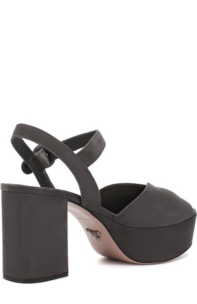 Замшевые босоножки на устойчивом каблуке и платформе PRADA серого цвета по цене 85000 руб., арт. 1XP39A-8-F0471-B085, фото 4 Замшевые босоножки на устойчивом каблуке и платформе PRADA, арт. 1XP39A-8-F0471-B085, фото 4