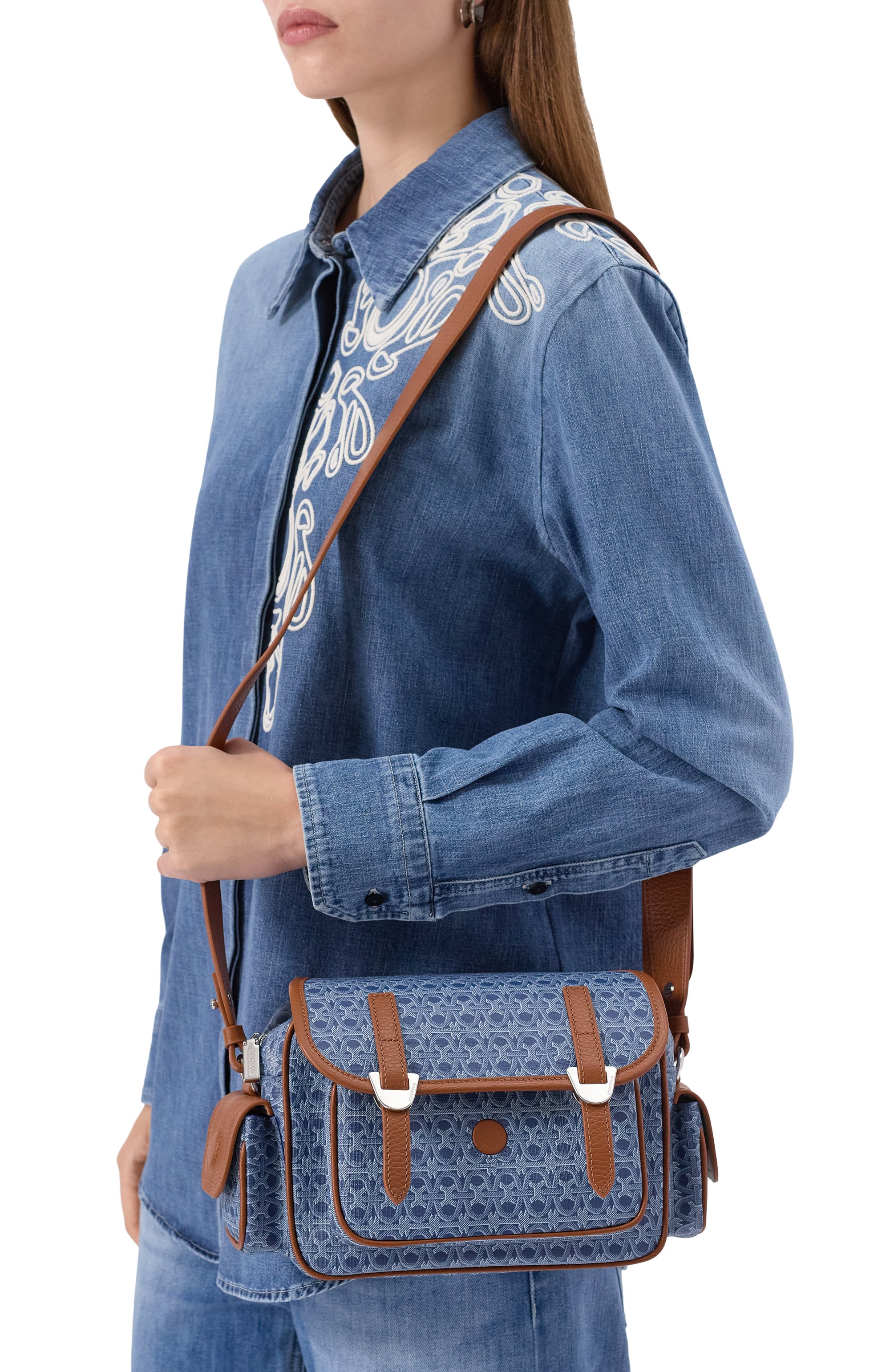 Сумка campus medium COCCINELLE синего цвета по цене 36750 руб., арт. E1 T60 15 02 01, фото 2 Сумка campus medium COCCINELLE, арт. E1 T60 15 02 01, фото 2