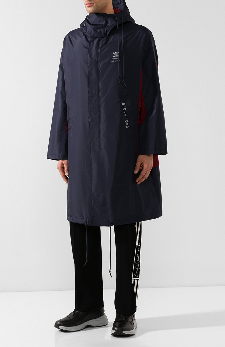 Мужской плащ adidas originals x bed j.w. ford ADIDAS ORIGINALS темно-синего цвета, арт. FI8835 | Фото 3 (Материал внешний: Синтетический материал; Длина (верхняя одежда): До колена; Рукава: Длинные; Мужское Кросс-КТ: Верхняя одежда, Плащ-верхняя одежда; Стили: Спорт-шик)