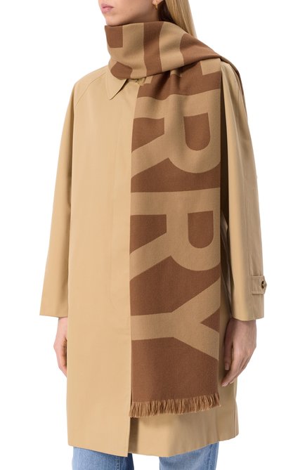 Женский шерстяной шарф BURBERRY светло-коричневого цвета, арт. 8057148 | Фото 2 (Материал: Шерсть, Текстиль; Материал сплава: Проставлено; Нос: Не проставлено)