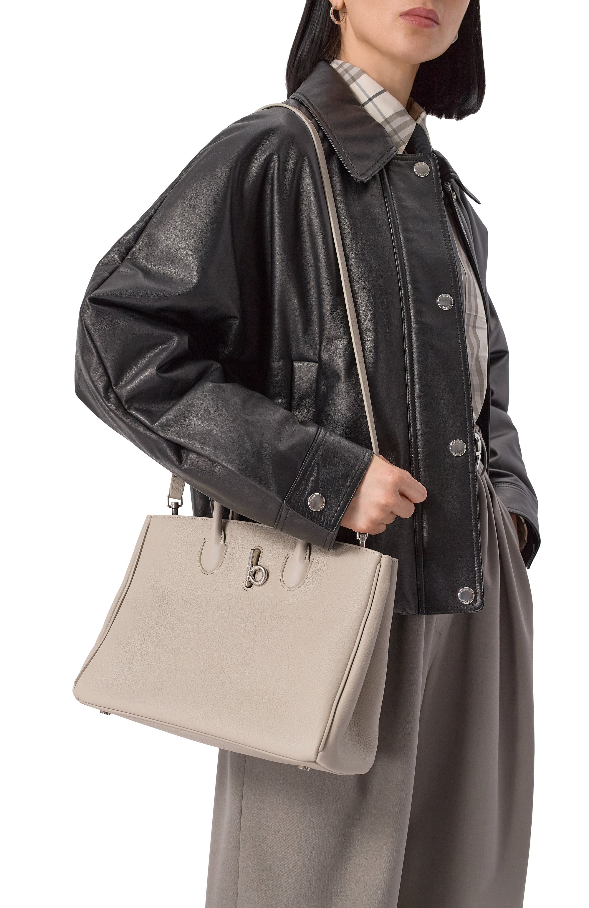 Сумка rocking horse small BURBERRY серого цвета по цене 355000 руб., арт. 8103950, фото 2 Сумка rocking horse small BURBERRY, арт. 8103950, фото 2